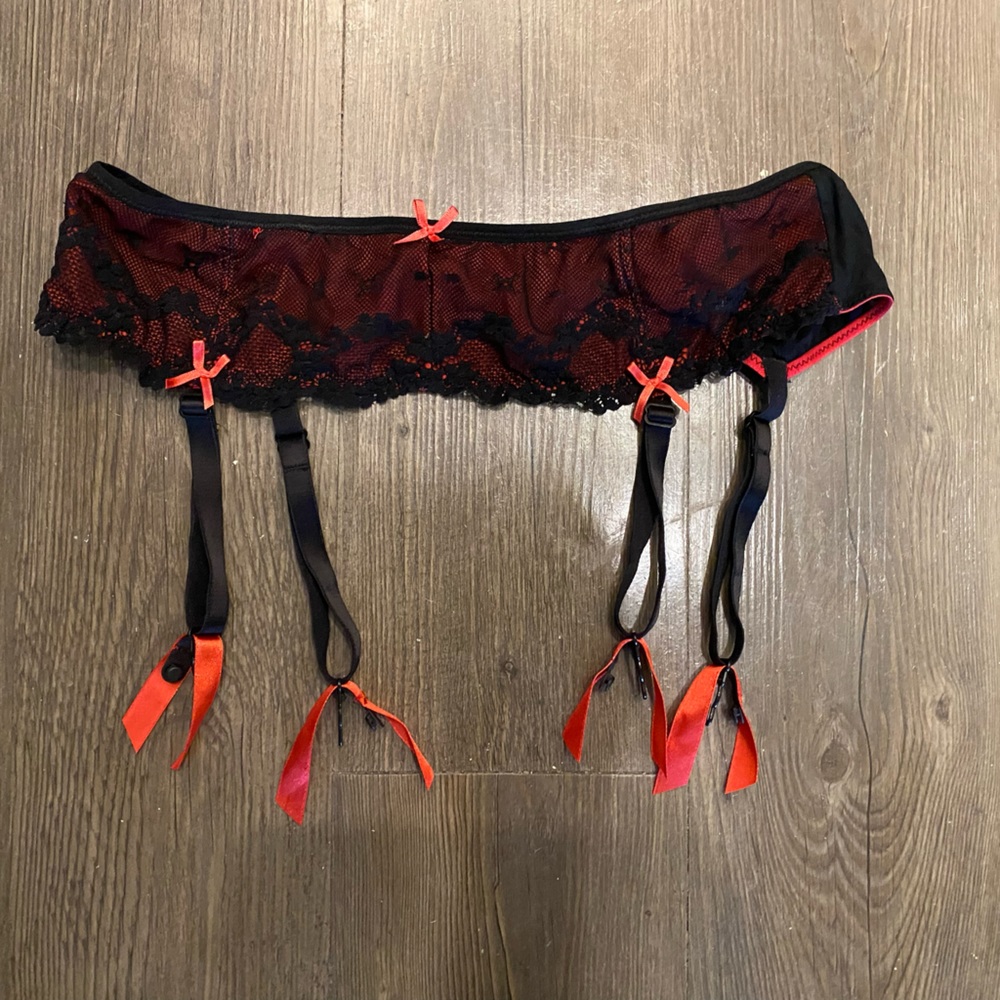 Red & Black Garter Belt XS/S